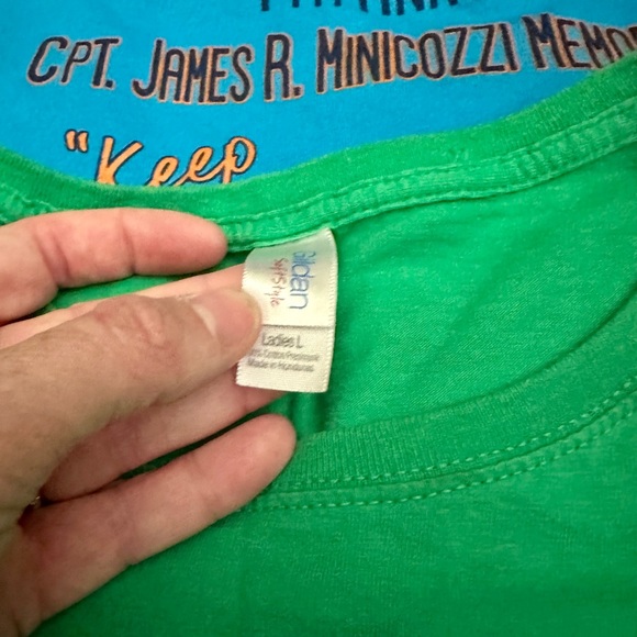 •BUNDLE OF 4• Size Medium Crewneck T-shirts - Picture 3 of 5